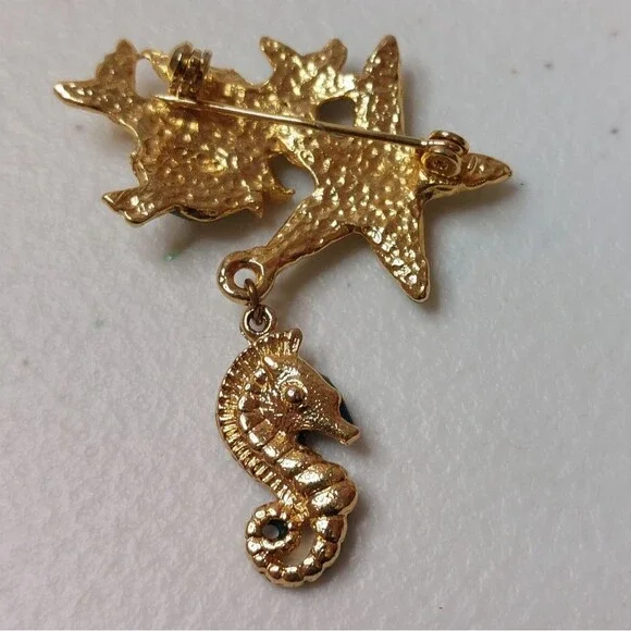 Vintage Gold Tone Enameled Sea Creatures Brooch Pin Fish Seahorse Starfish - Picture 4 of 6